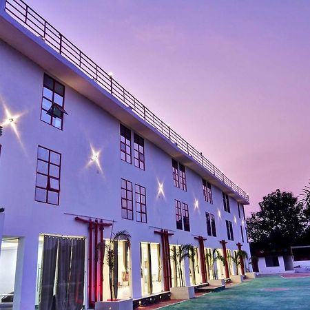 Oyo Townhouse 779 Gods County Hotel Tarapith Bagian luar foto