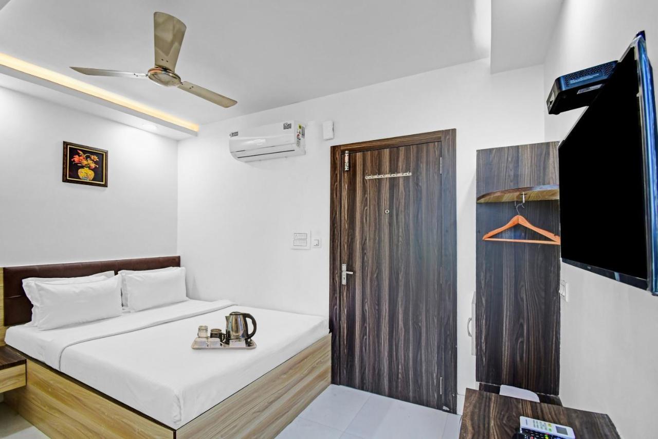 Oyo Townhouse 779 Gods County Hotel Tarapith Bagian luar foto