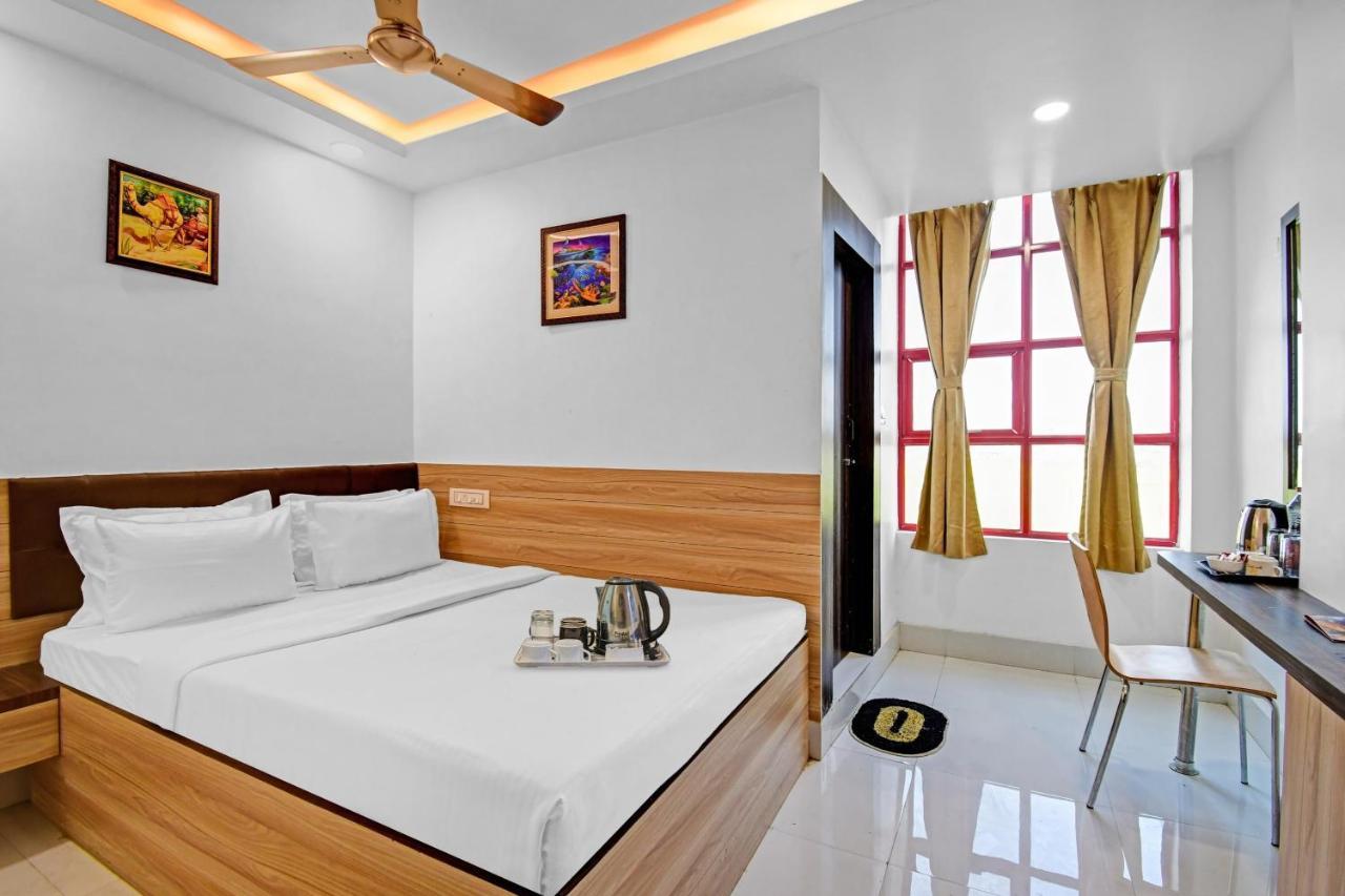Oyo Townhouse 779 Gods County Hotel Tarapith Bagian luar foto