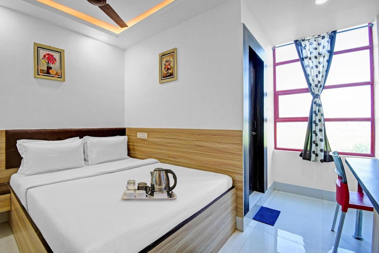 Oyo Townhouse 779 Gods County Hotel Tarapith Bagian luar foto