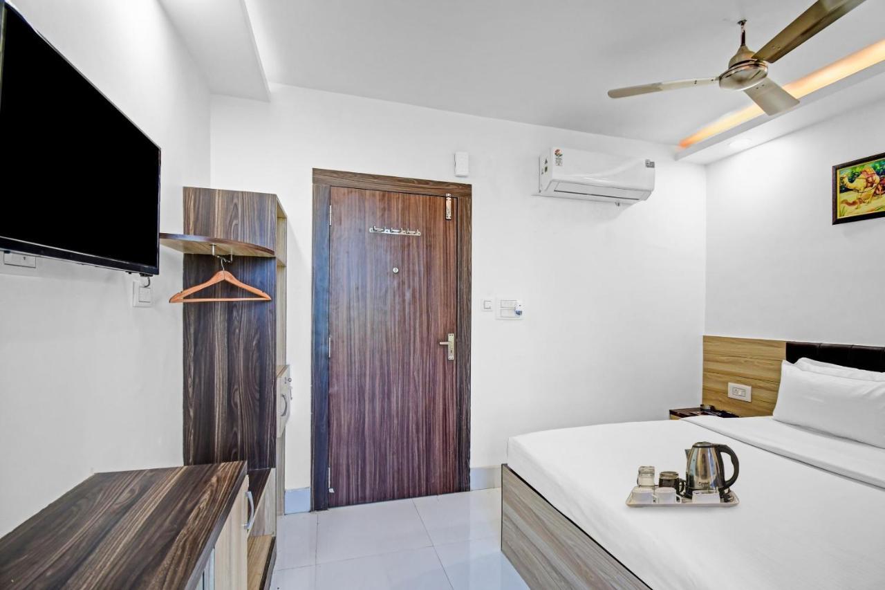 Oyo Townhouse 779 Gods County Hotel Tarapith Bagian luar foto