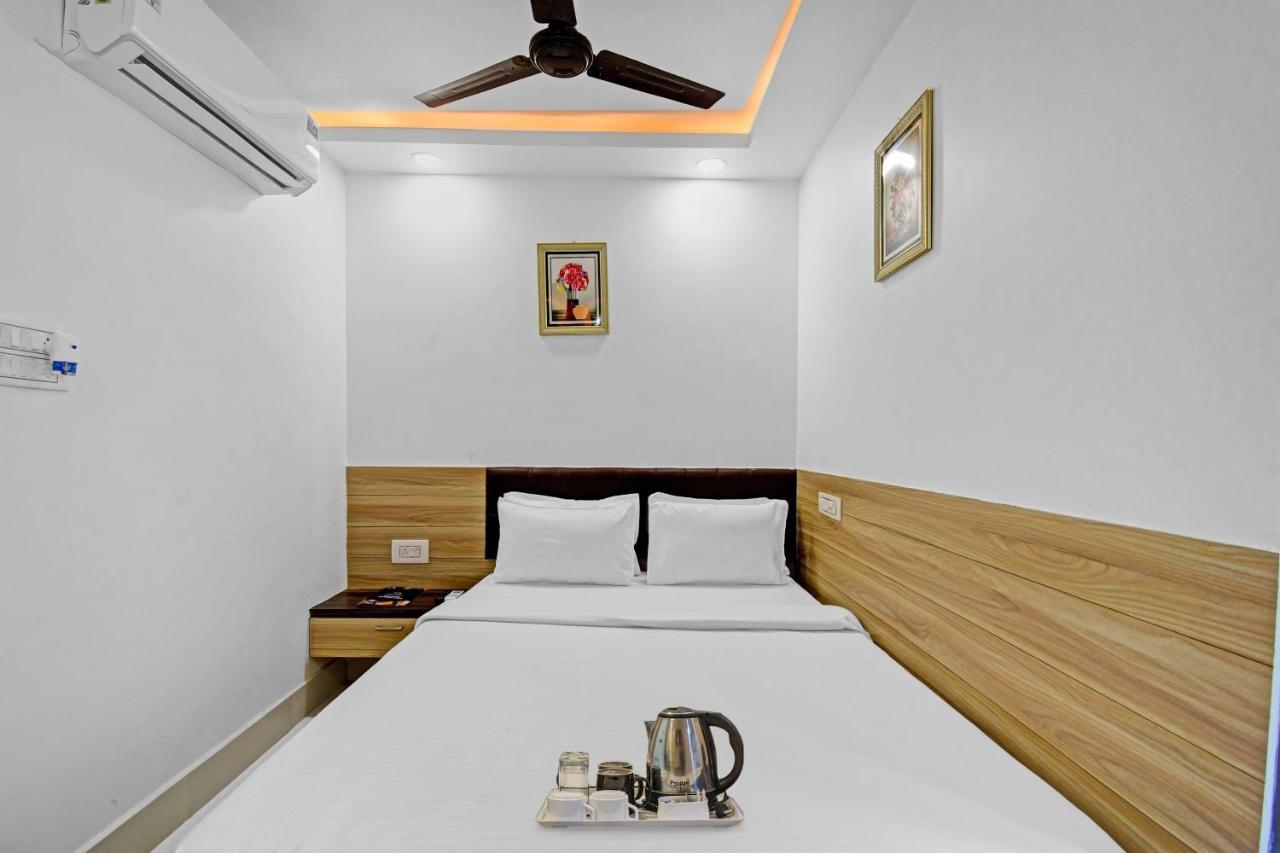 Oyo Townhouse 779 Gods County Hotel Tarapith Bagian luar foto