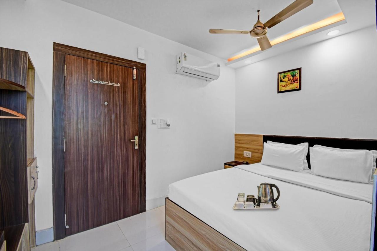 Oyo Townhouse 779 Gods County Hotel Tarapith Bagian luar foto