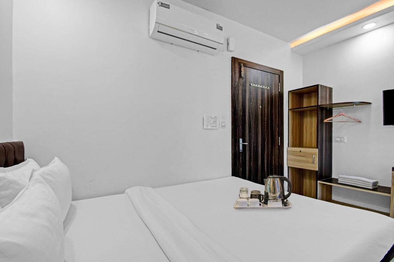 Oyo Townhouse 779 Gods County Hotel Tarapith Bagian luar foto