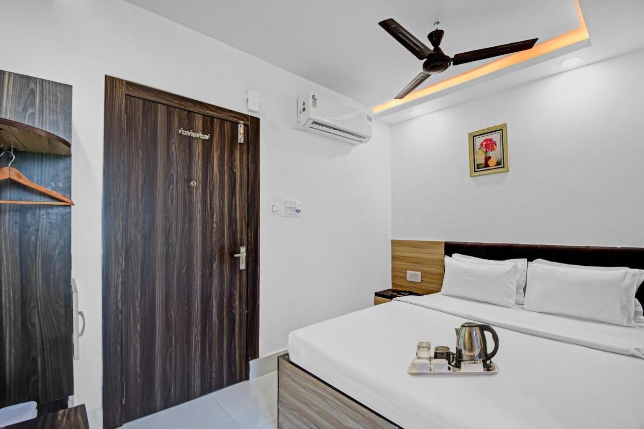 Oyo Townhouse 779 Gods County Hotel Tarapith Bagian luar foto