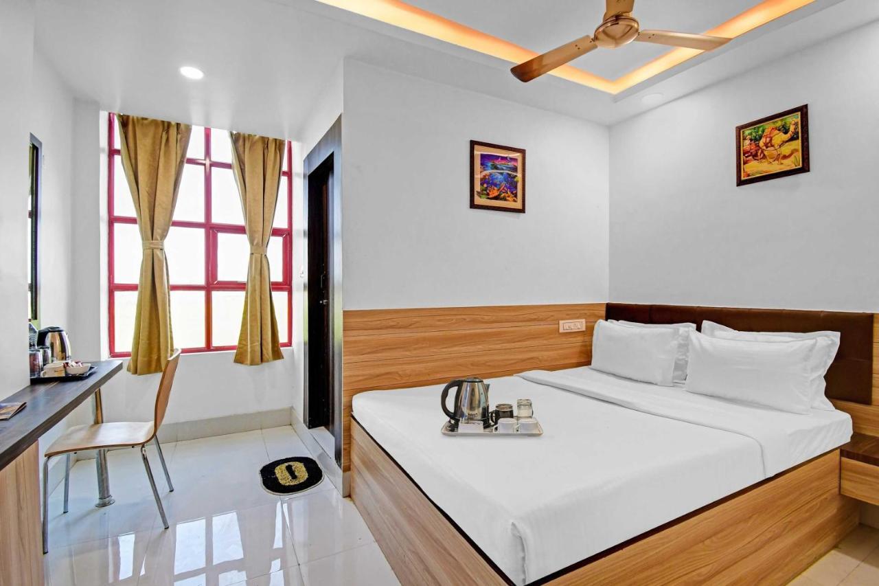 Oyo Townhouse 779 Gods County Hotel Tarapith Bagian luar foto