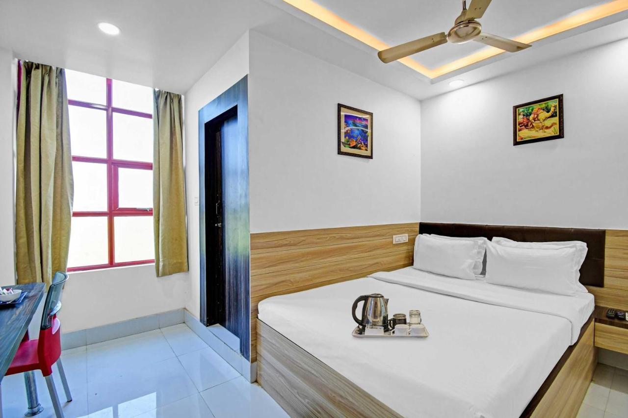 Oyo Townhouse 779 Gods County Hotel Tarapith Bagian luar foto