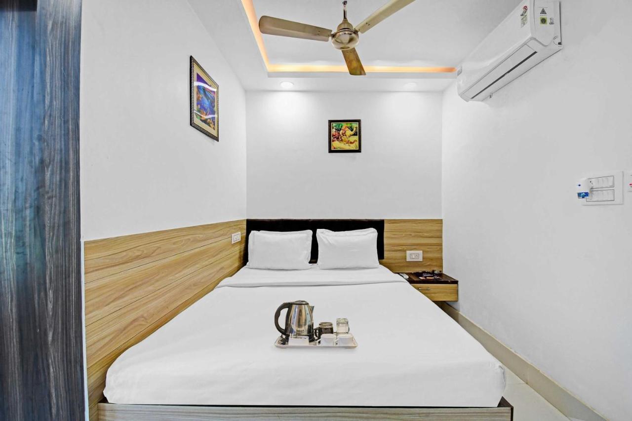Oyo Townhouse 779 Gods County Hotel Tarapith Bagian luar foto