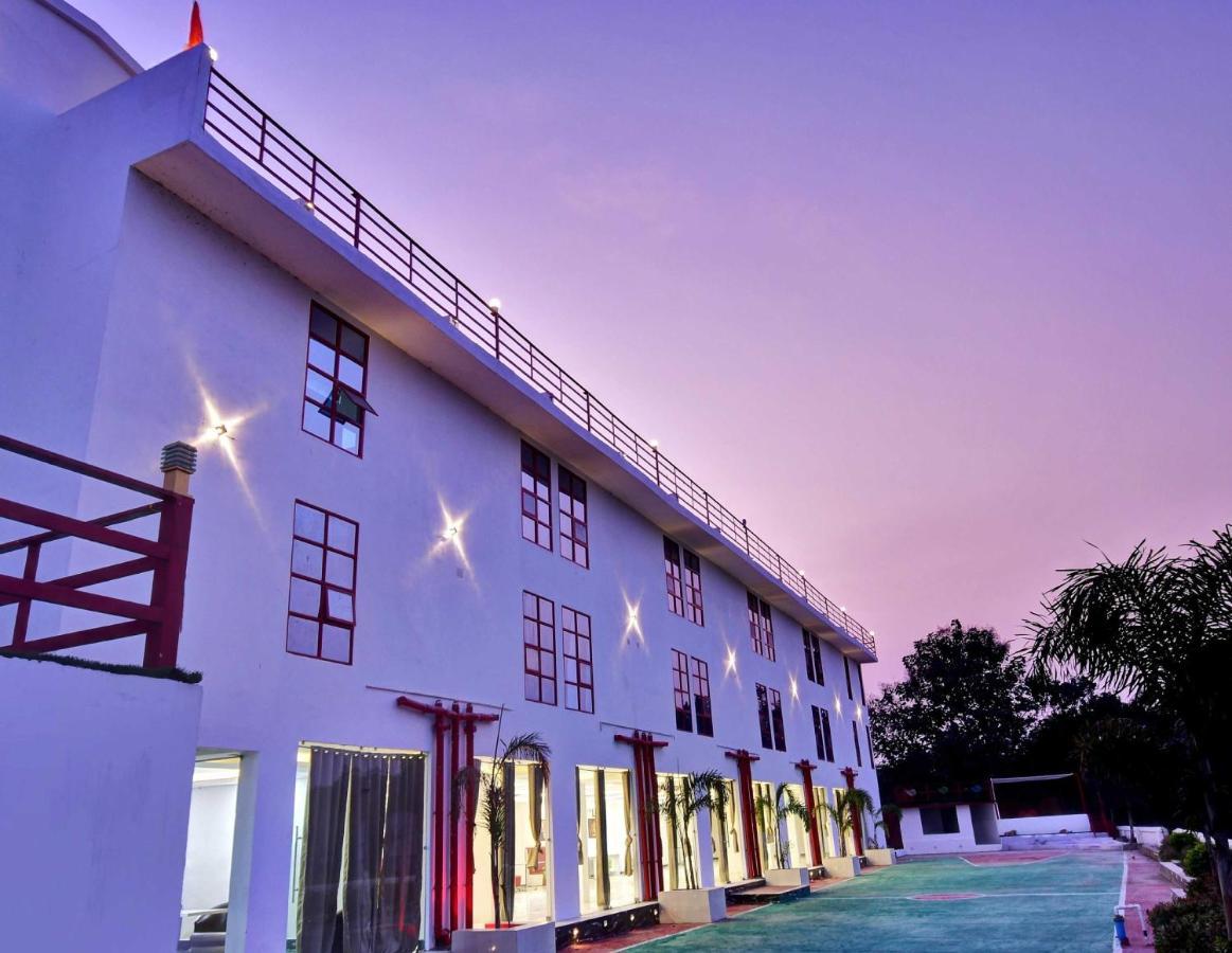 Oyo Townhouse 779 Gods County Hotel Tarapith Bagian luar foto